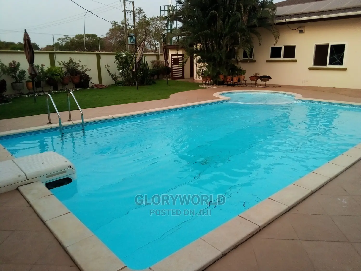 Furnished 4bdrm Condo in Tema Metropolitan for rent