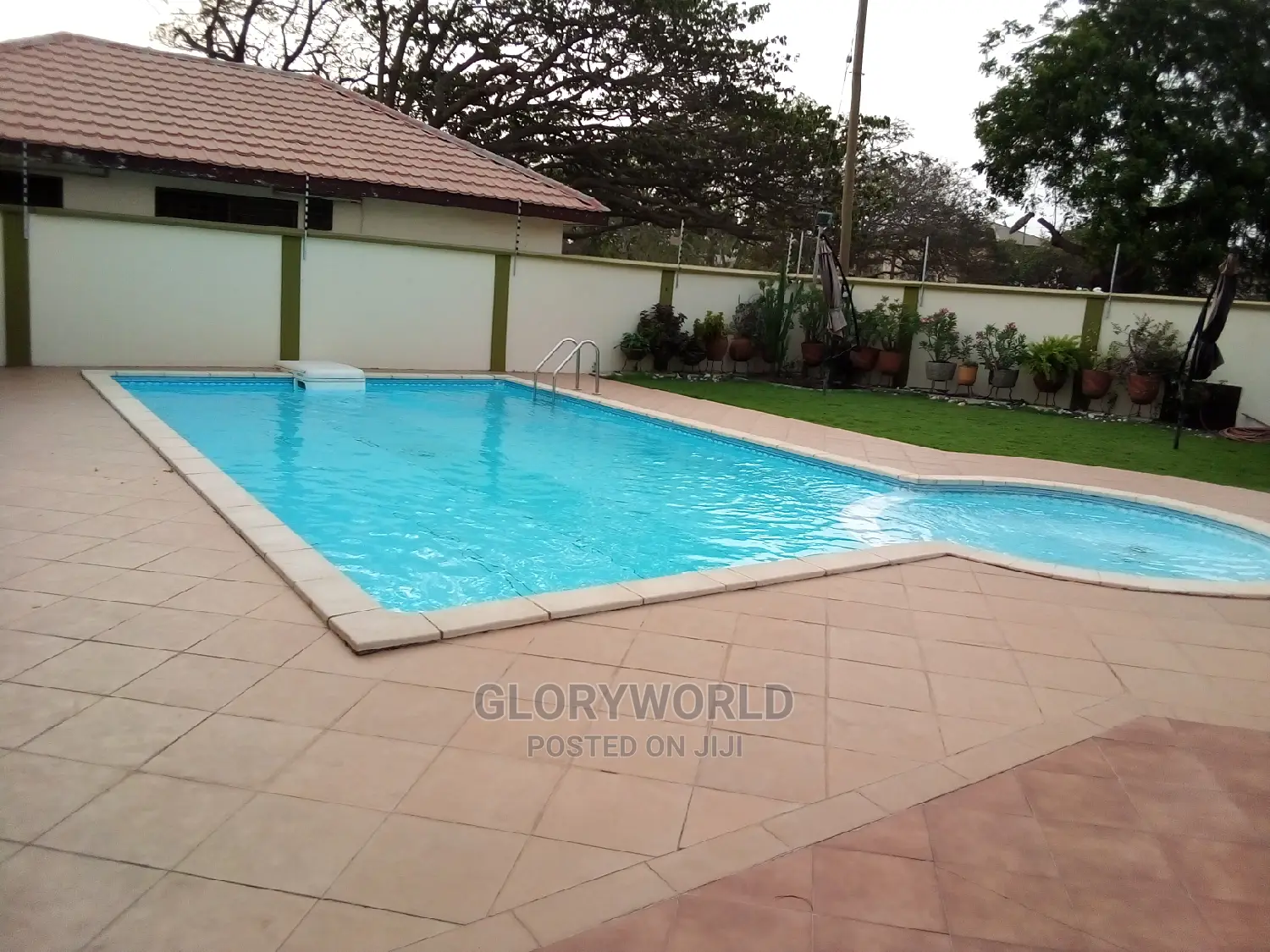 Furnished 4bdrm Condo in Tema Metropolitan for rent