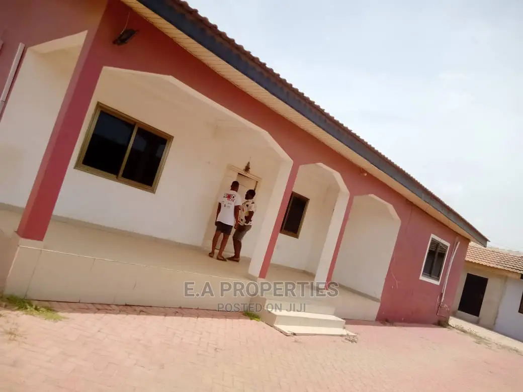 3bdrm House in E a Properties, School Junction for Rent