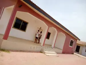 3bdrm House in E a Properties, School Junction for Rent