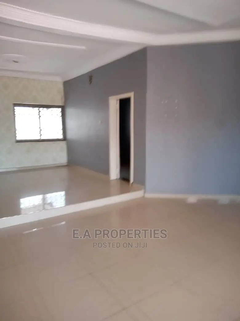 3bdrm House in E a Properties, School Junction for Rent
