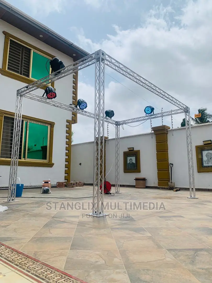 Indoor Truss With 8 LED Light