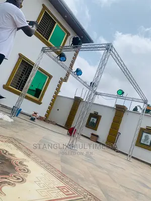Indoor Truss With 8 LED Light