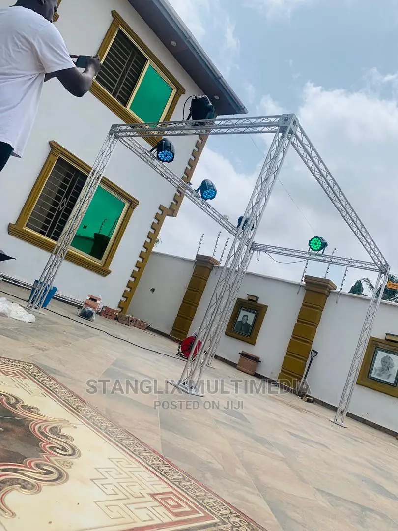 Indoor Truss With 8 LED Light