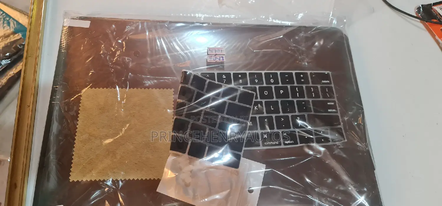 MOSISO 4in1 Bundle Case for Macbook Pro 15" A1707 A1990