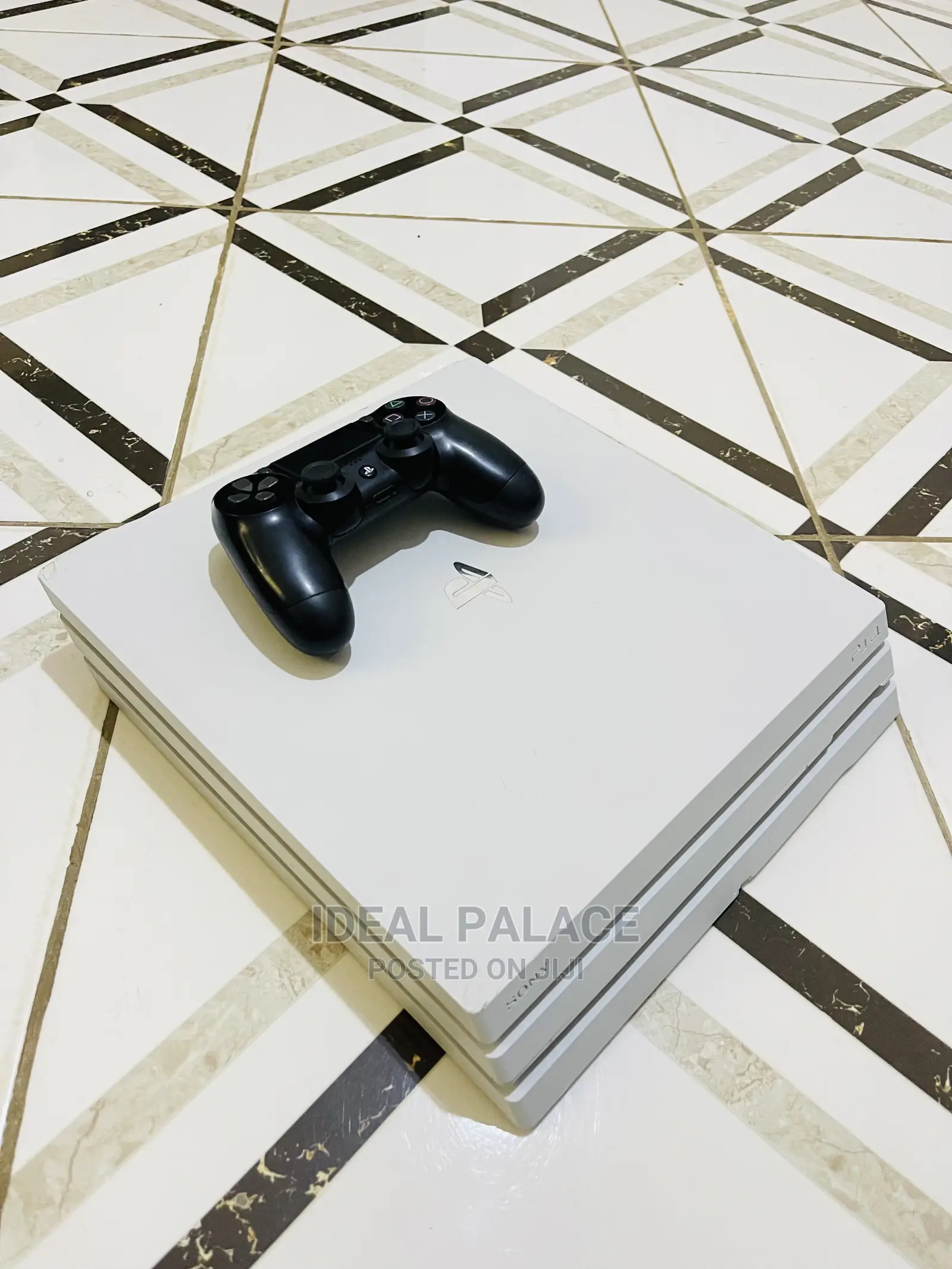 Playstation 4 Pro Limited White Edition