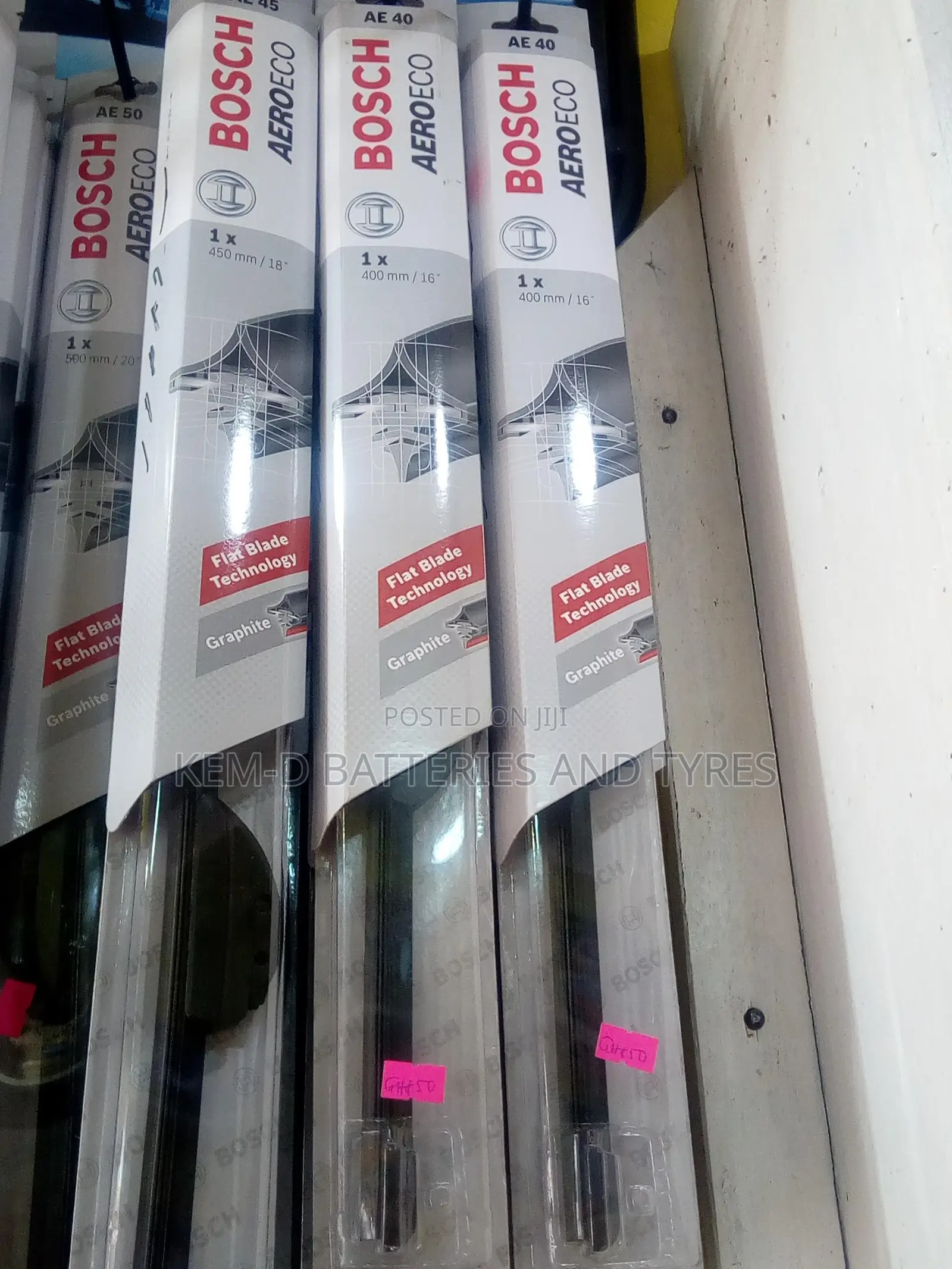 Bosch Wiper Blades Cleans Water On Windscreen Well