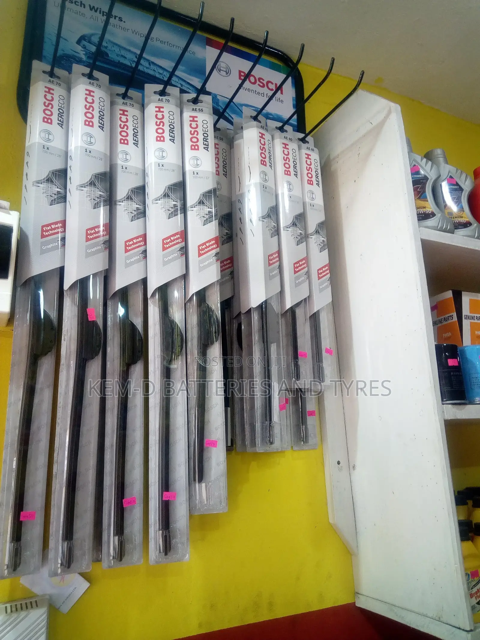 Bosch Wiper Blades Cleans Water On Windscreen Well
