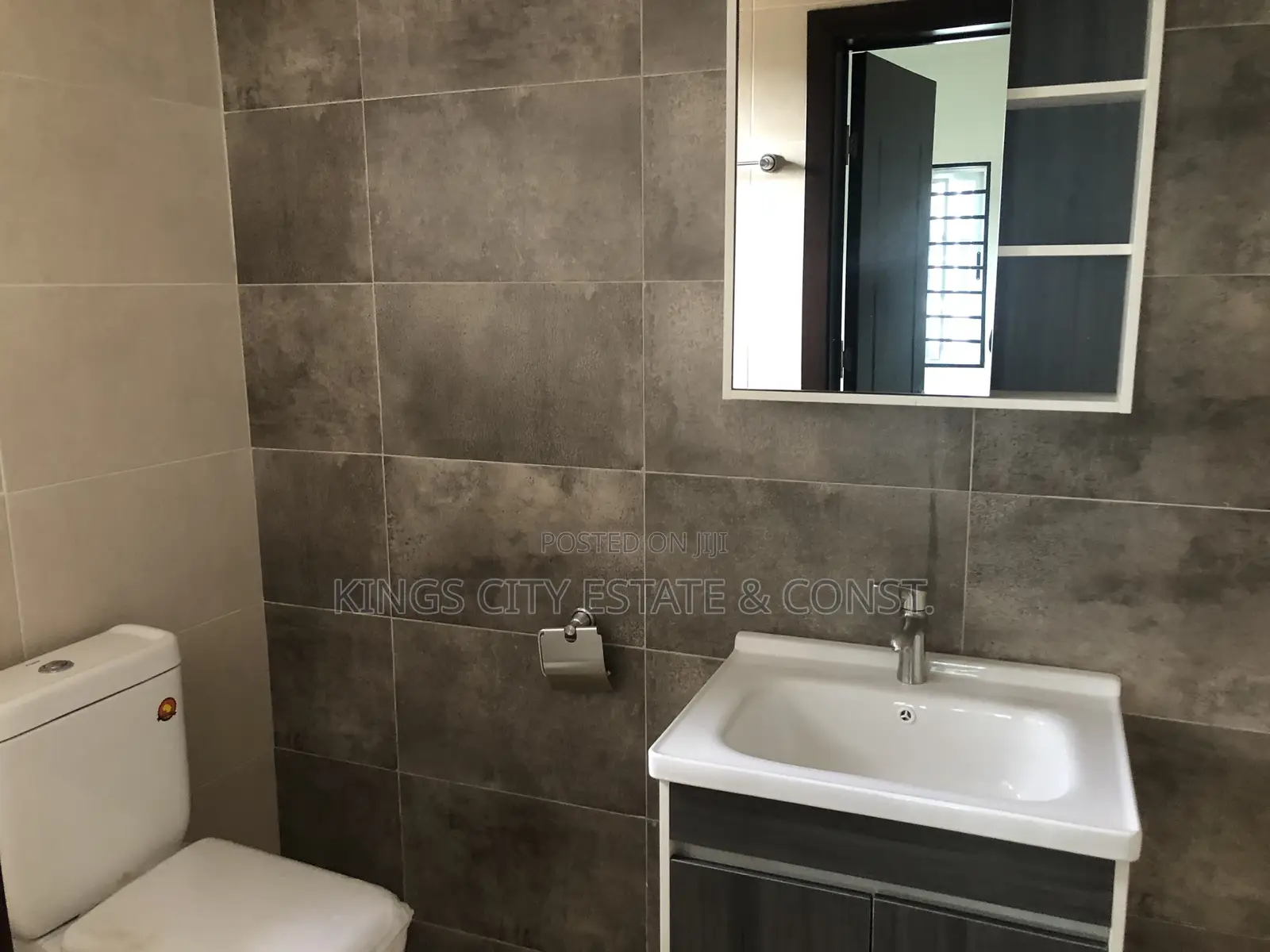 3bdrm House in Acp Estate, Achimota for sale