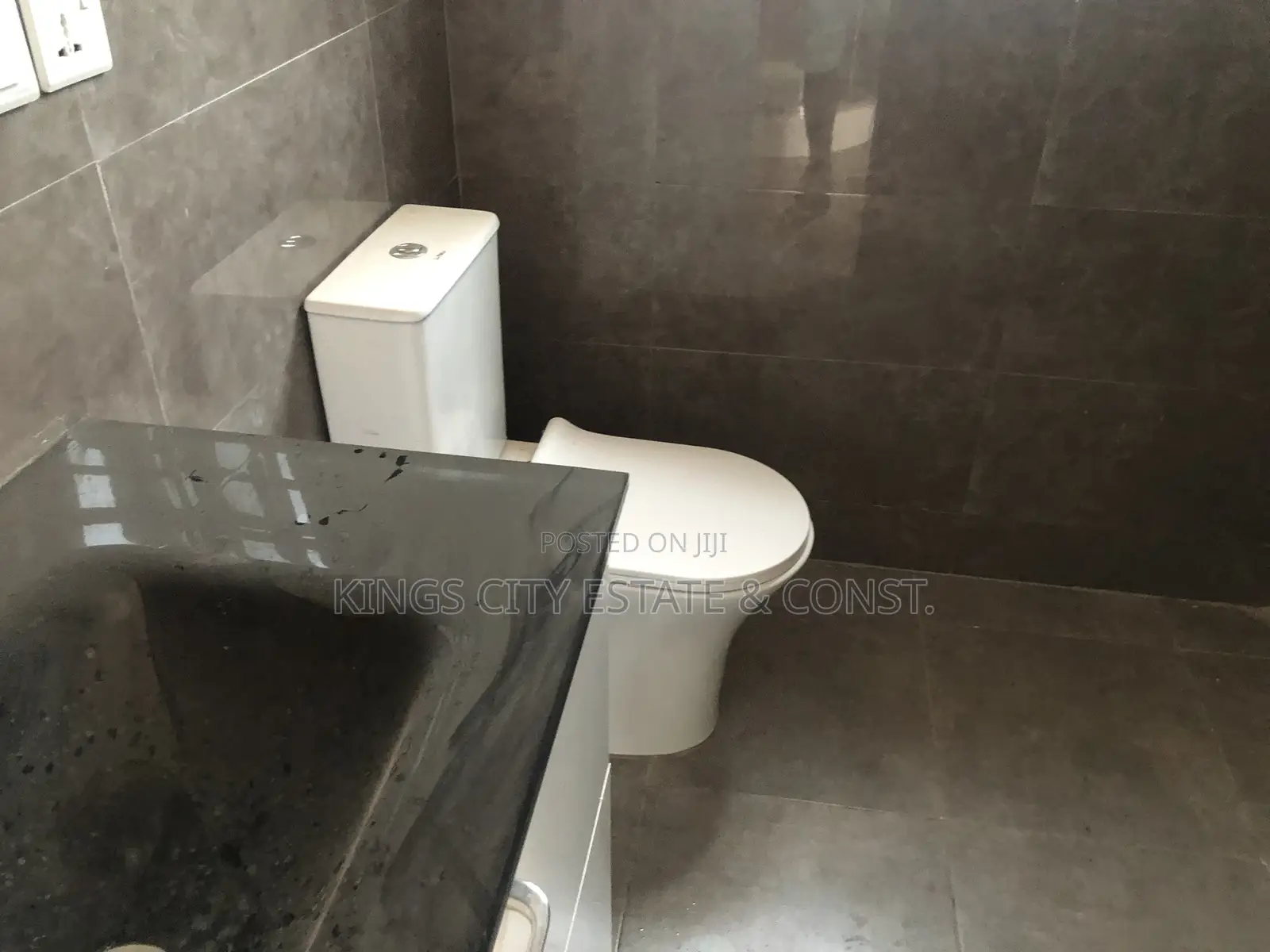 3bdrm House in Acp Estate, Achimota for sale