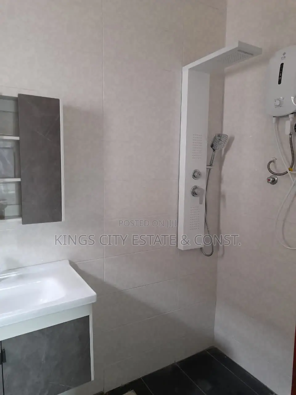 4bdrm House in Acp Estate, Achimota for sale