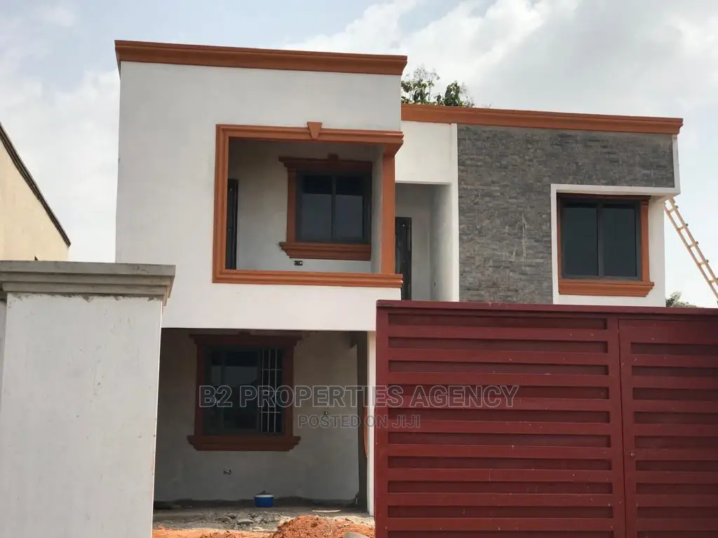 4bdrm Duplex in B2 Properties Agency, Kumasi Metropolitan for sale