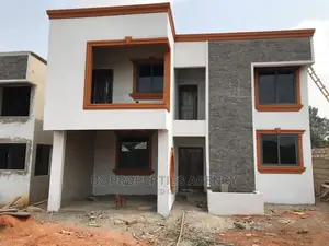 4bdrm Duplex in B2 Properties Agency, Kumasi Metropolitan for sale