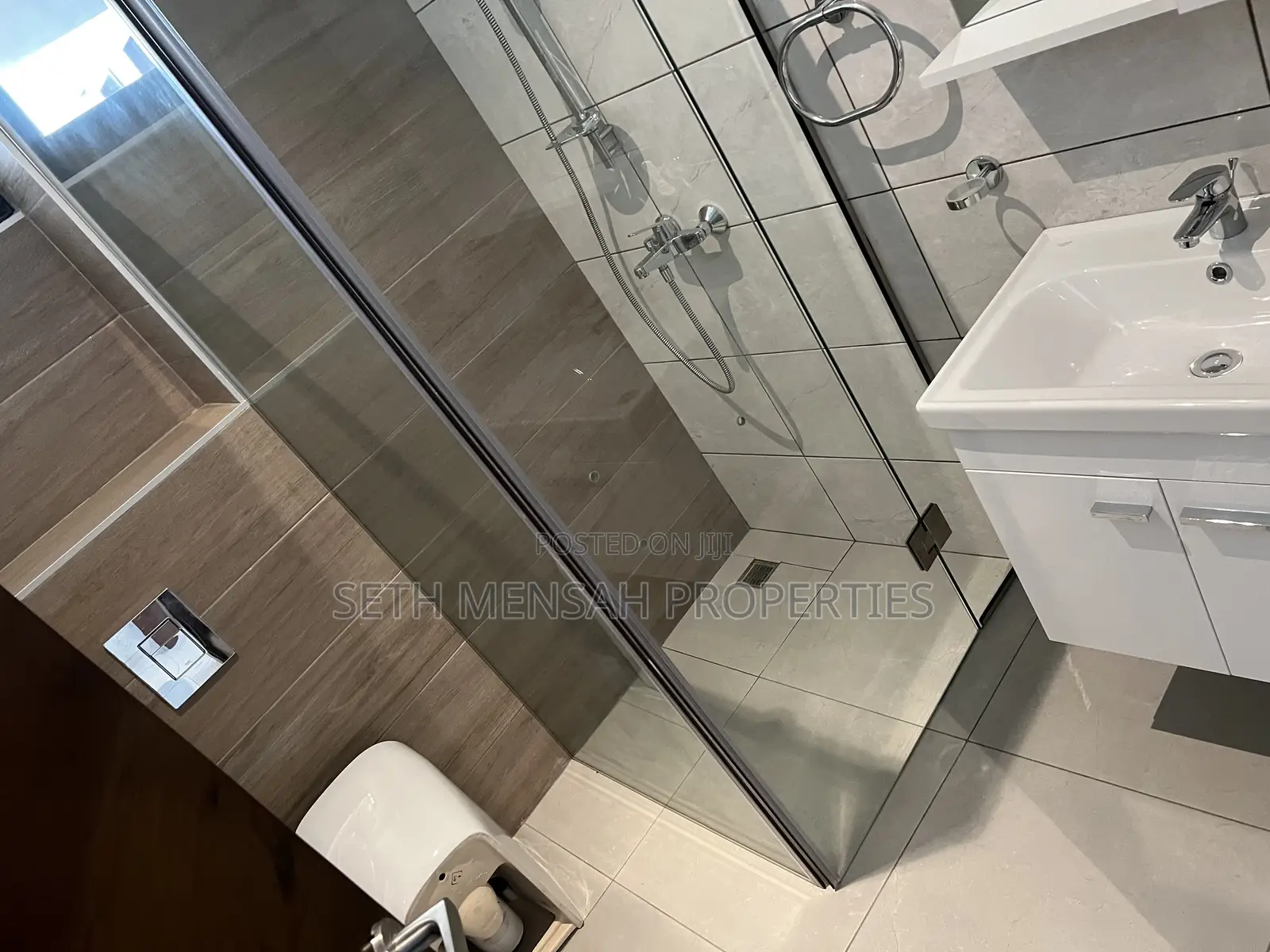 Furnished 4bdrm House in 4 Bedroom House For, Adjiriganor for Sale