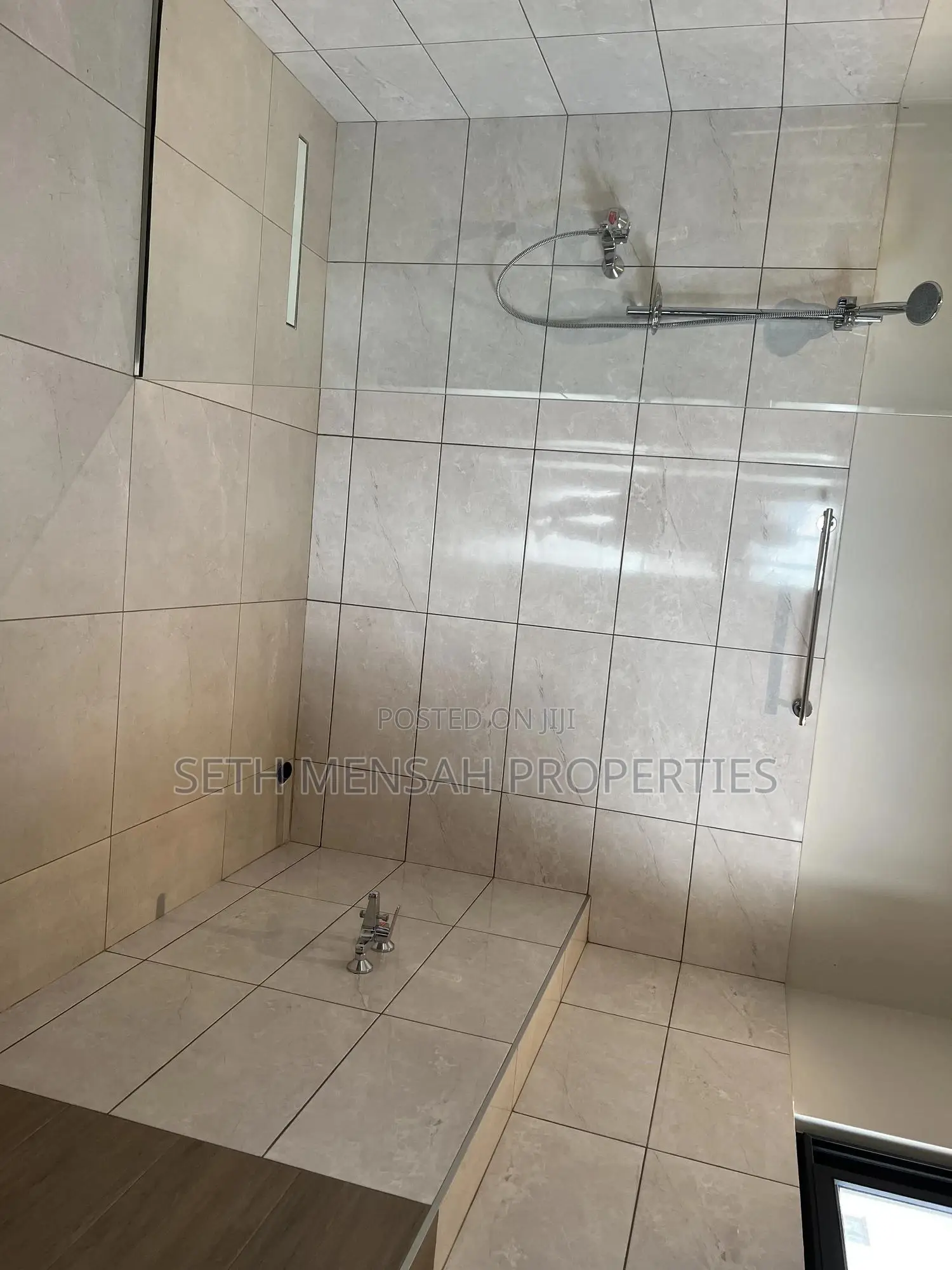 Furnished 4bdrm House in 4 Bedroom House For, Adjiriganor for Sale
