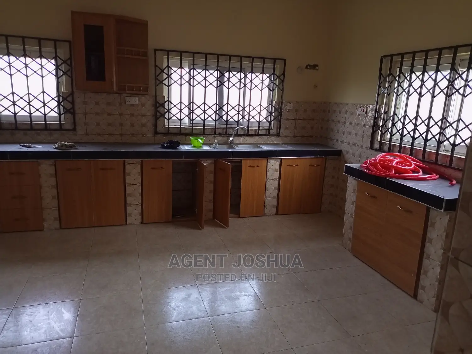 4bdrm House in Manet Court Estate for rent