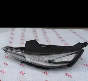 Santafe 2019 White Headlights