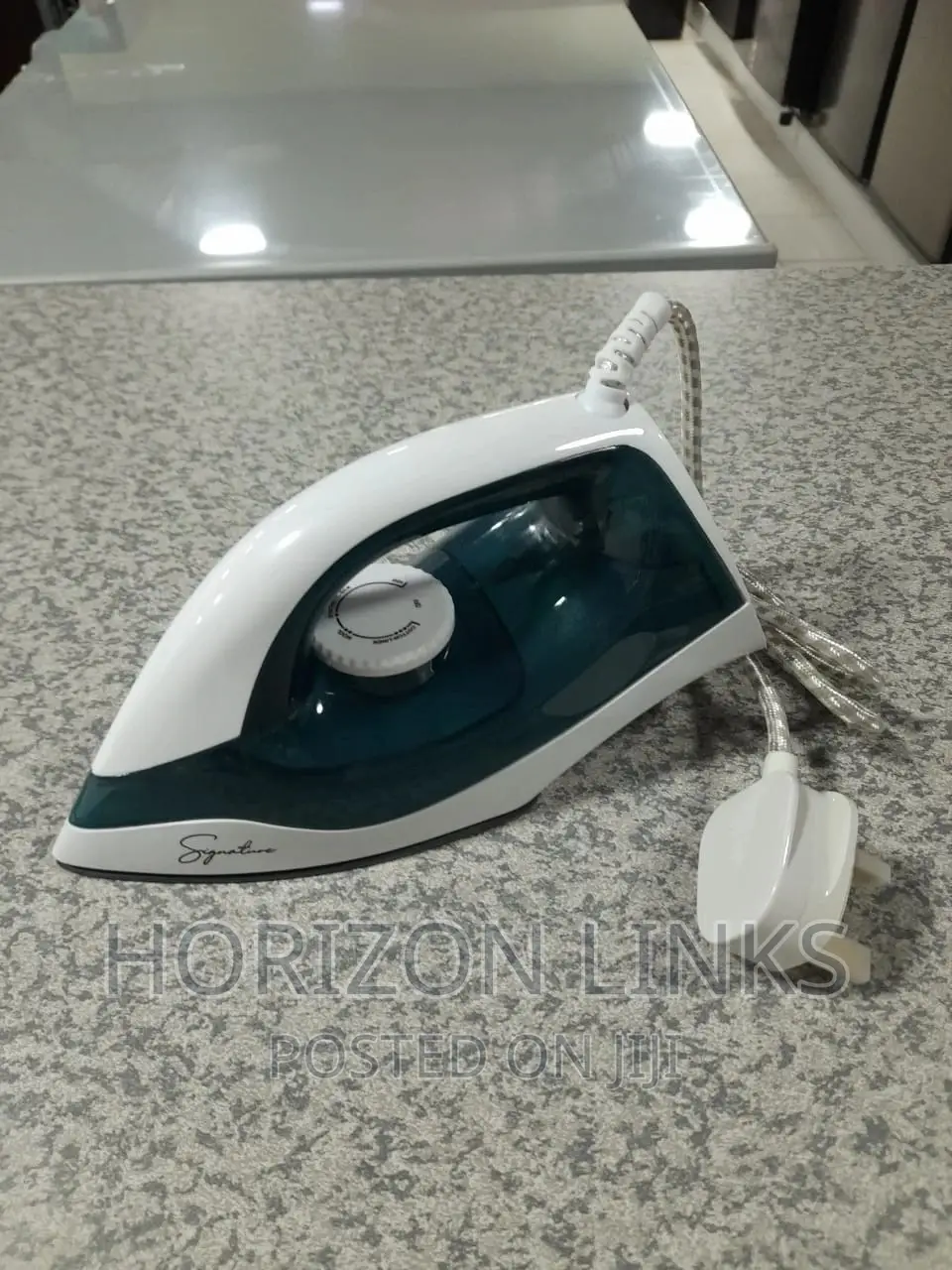 Signature Dry Iron (Sig-Irn1200d)
