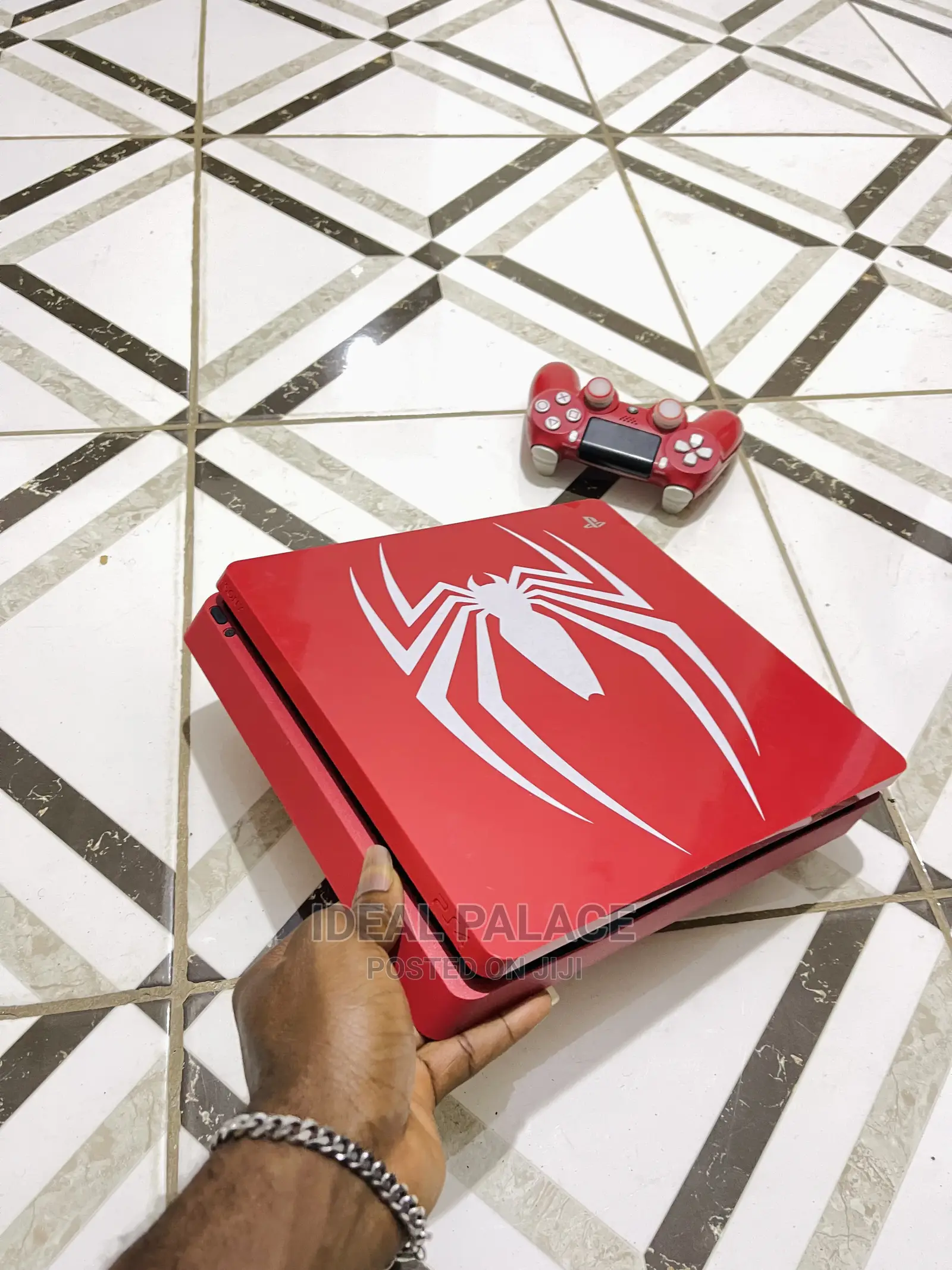 Playstation 4 Slim Limited Spider-Man Edition