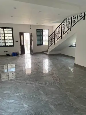 4bdrm House in E a Properties, Lake Side Estate for Sale
