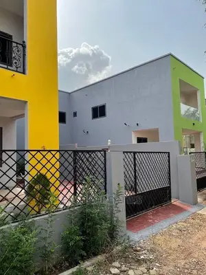 4bdrm House in E a Properties, Lake Side Estate for Sale