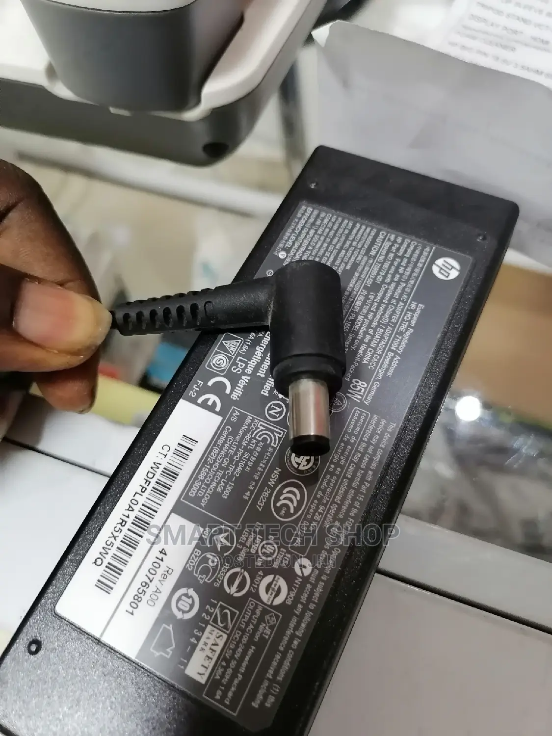 Genuine Adapter HP 19.5V 4.36A 85W Charger 708779-001 T610