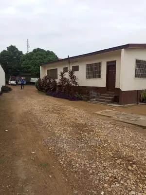 5bdrm House in Seekers Realty, Cantonments for Sale
