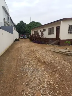 5bdrm House in Seekers Realty, Cantonments for Sale