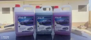 Car Wash and Wax Shampoo
