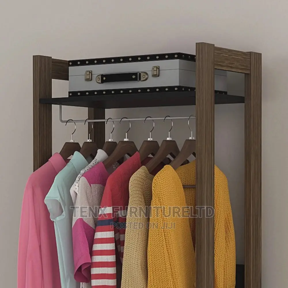 Armario Closet With Cloth Hangers
