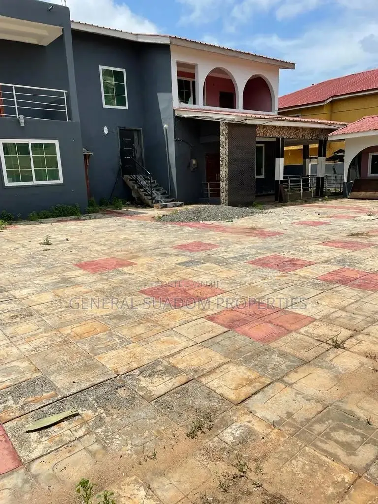6bdrm Duplex in Suadom Properties, Baatsona Total for rent
