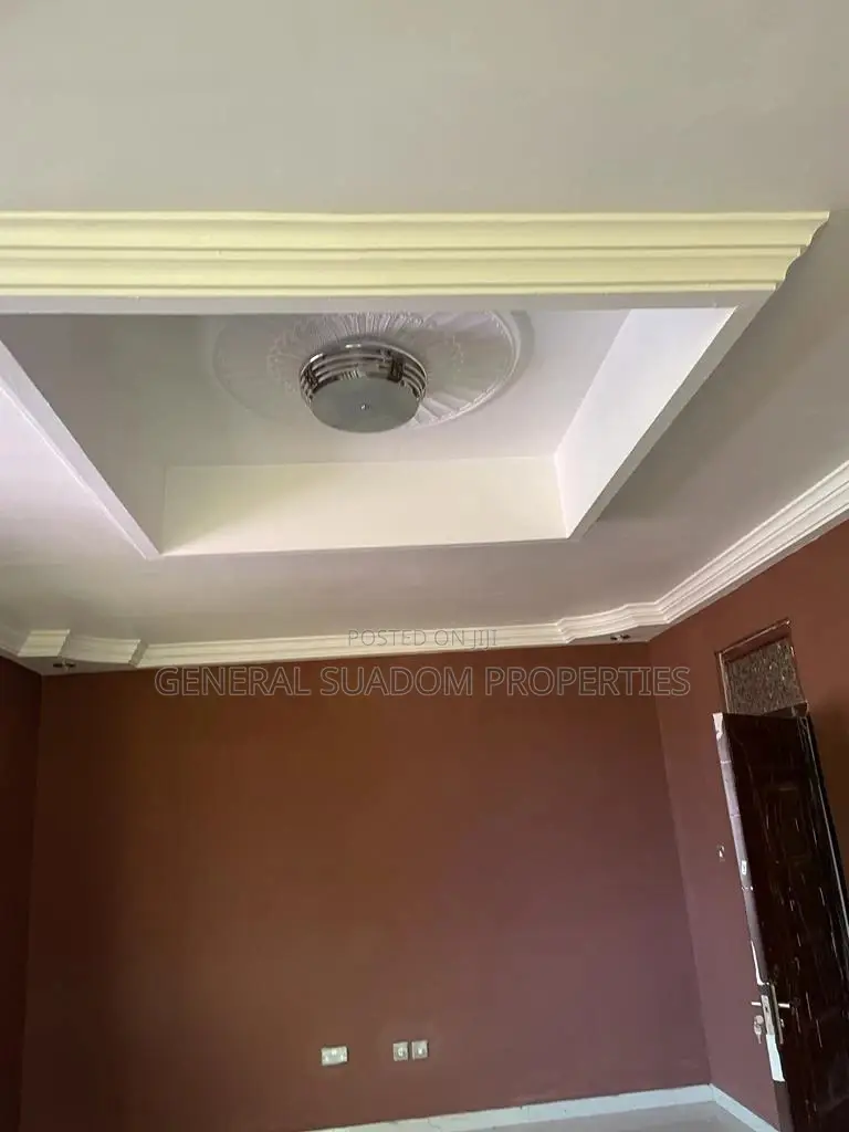 6bdrm Duplex in Suadom Properties, Baatsona Total for rent