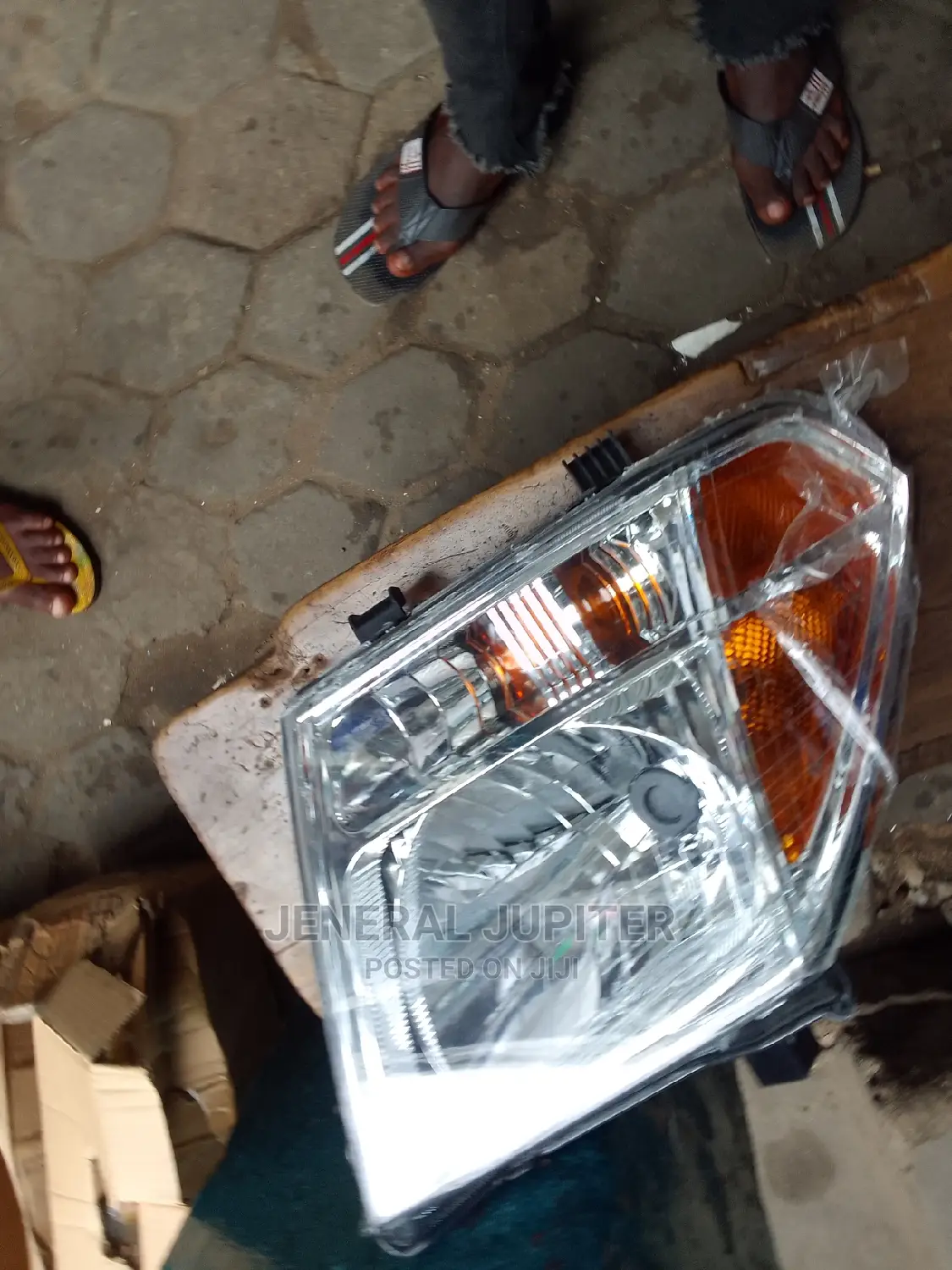 Nissan Navara/Frontier Headlight Pair.