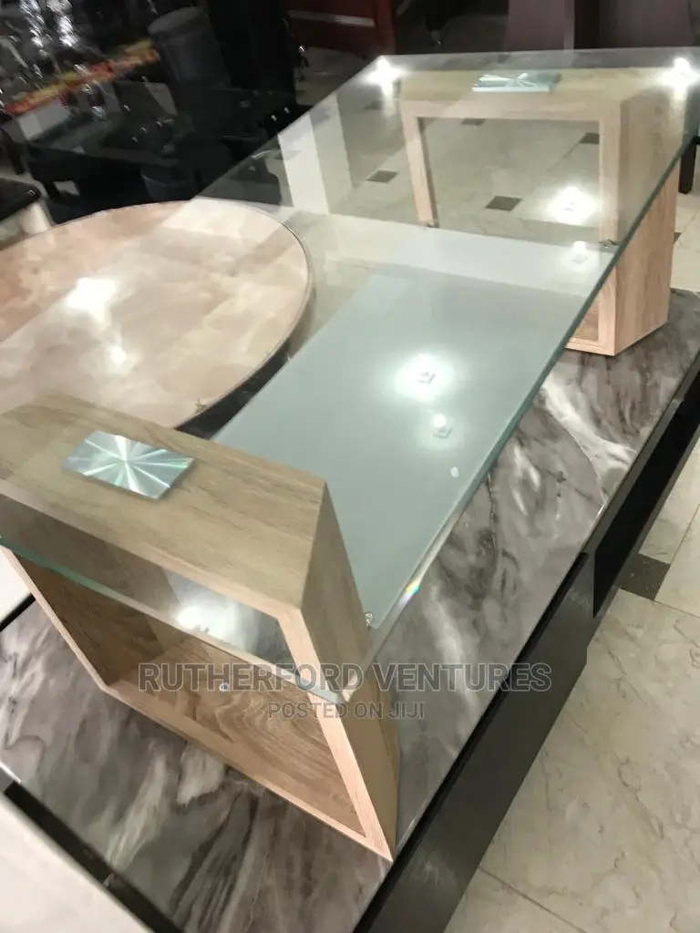 Ceneter Table