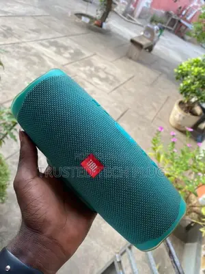 Preowned JBL Charge 4 Bluetooth Speaker From America 4sale