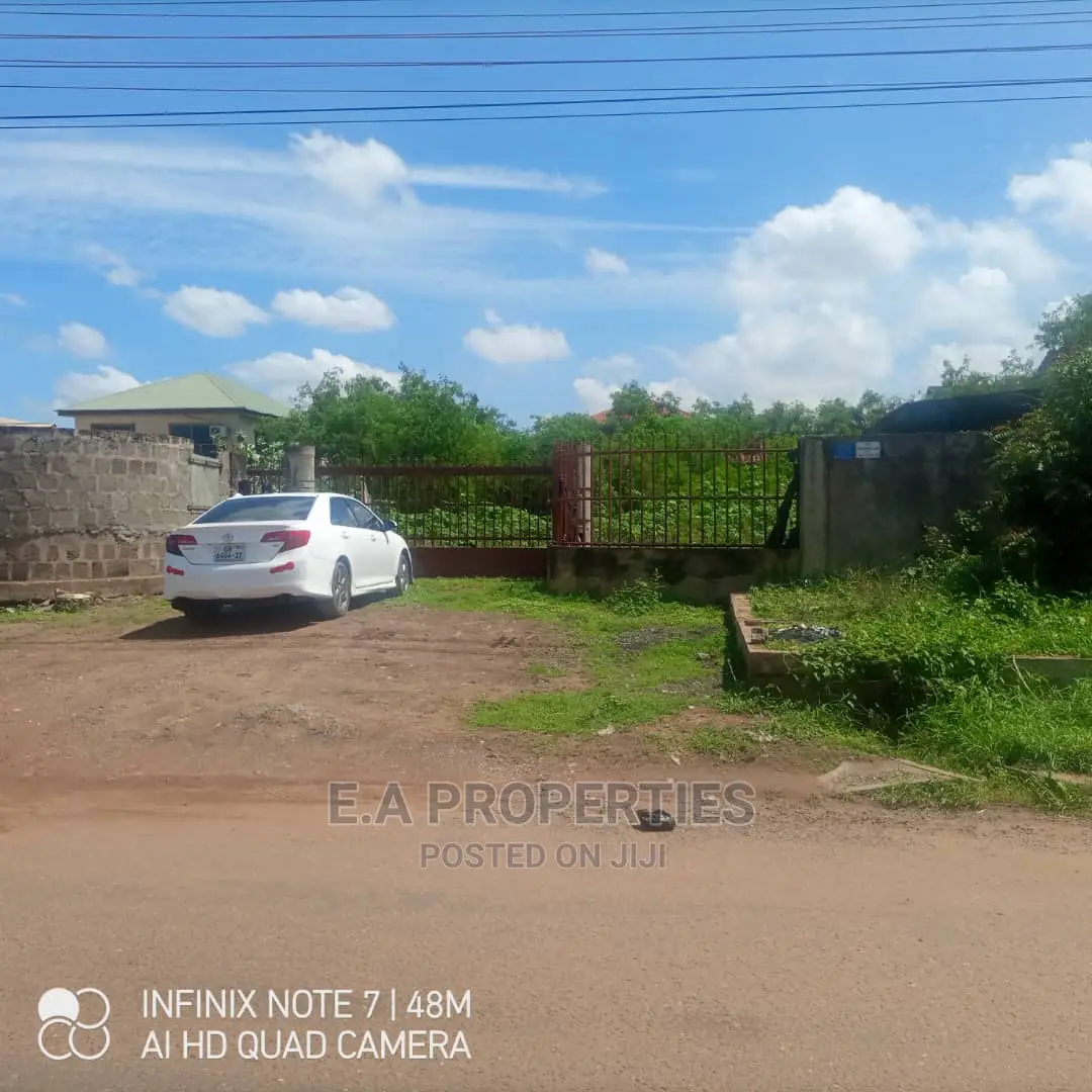 6bdrm House in E a Properties, Tema Metropolitan for Sale