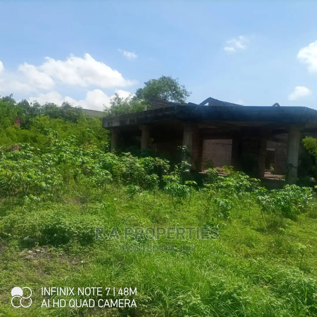 6bdrm House in E a Properties, Tema Metropolitan for Sale