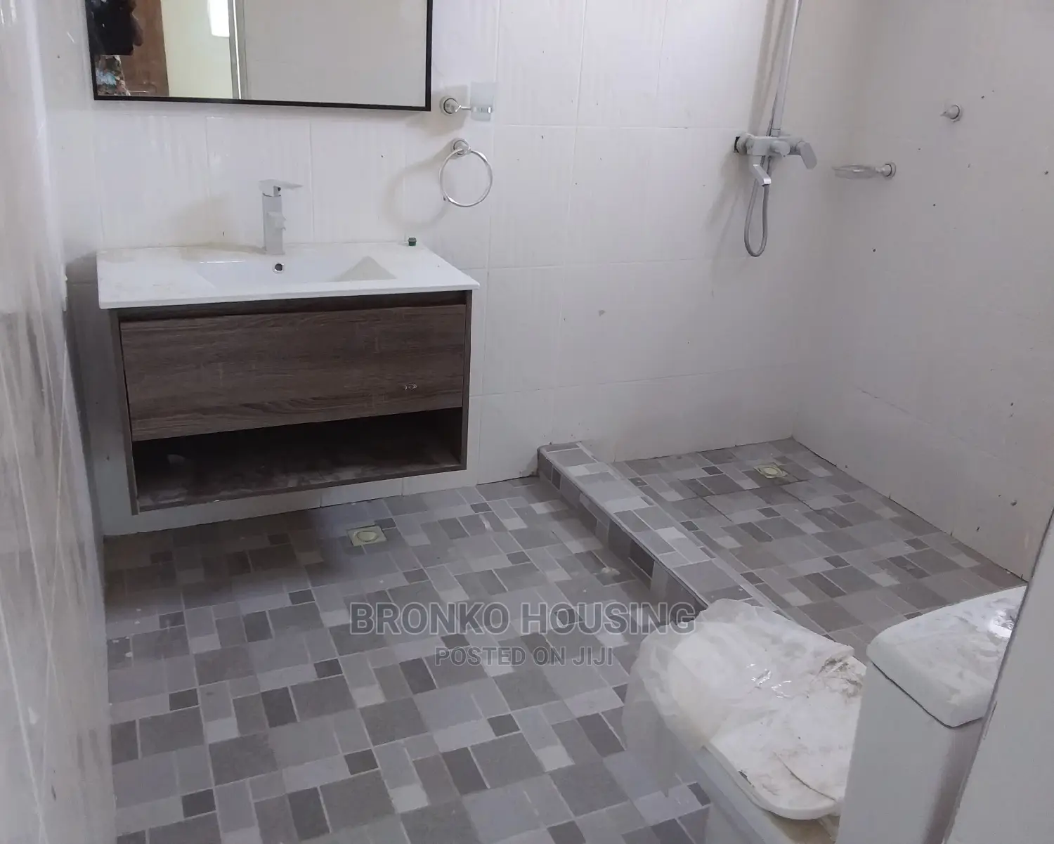 3bdrm House in Bronko Housing, Spintex for sale
