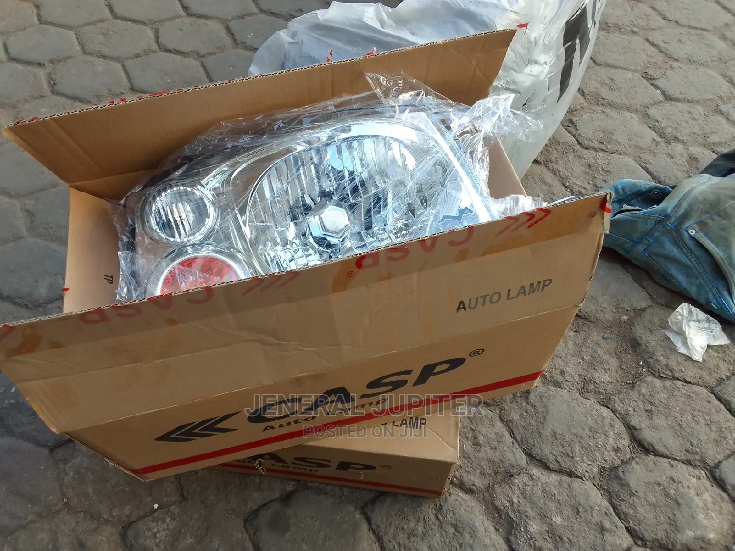 Nissan Pick Up Hardbody Headlight Pair.