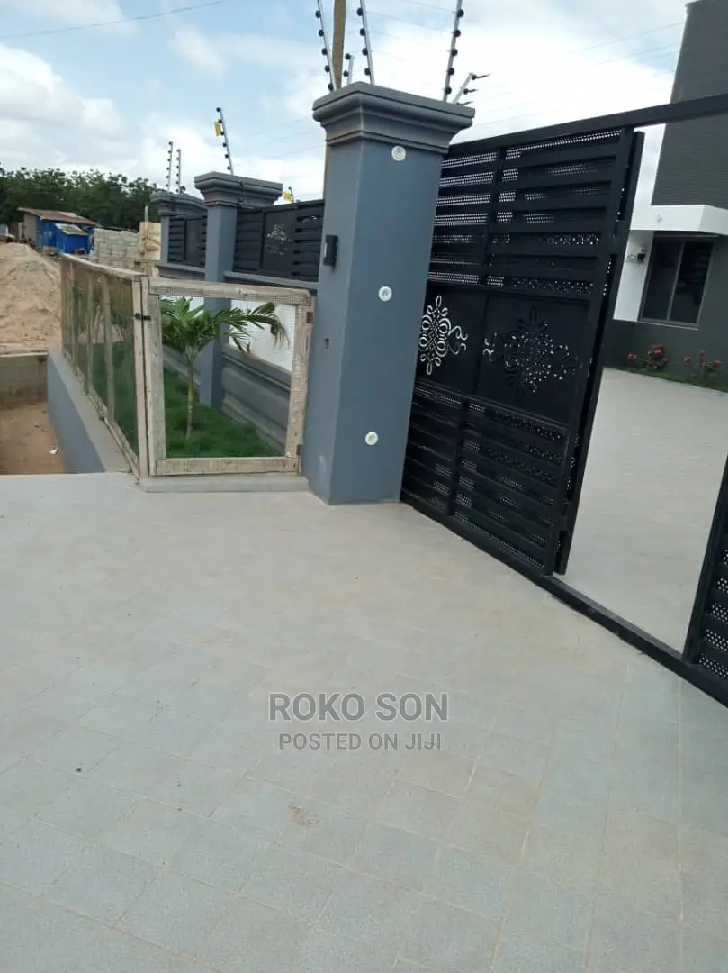 4bdrm Duplex in Dr Roko, East Legon for Sale