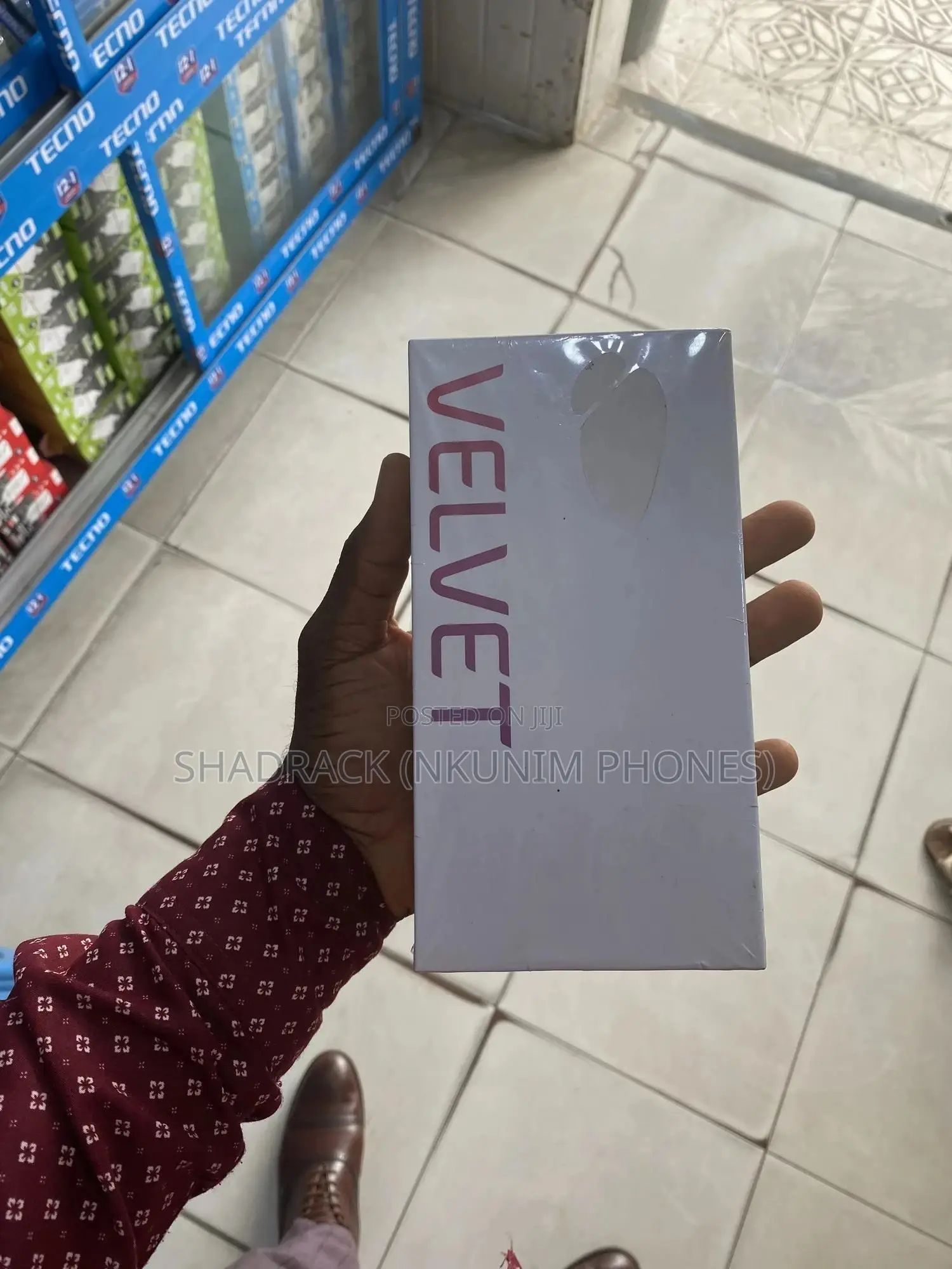 New LG Velvet 128 GB Black