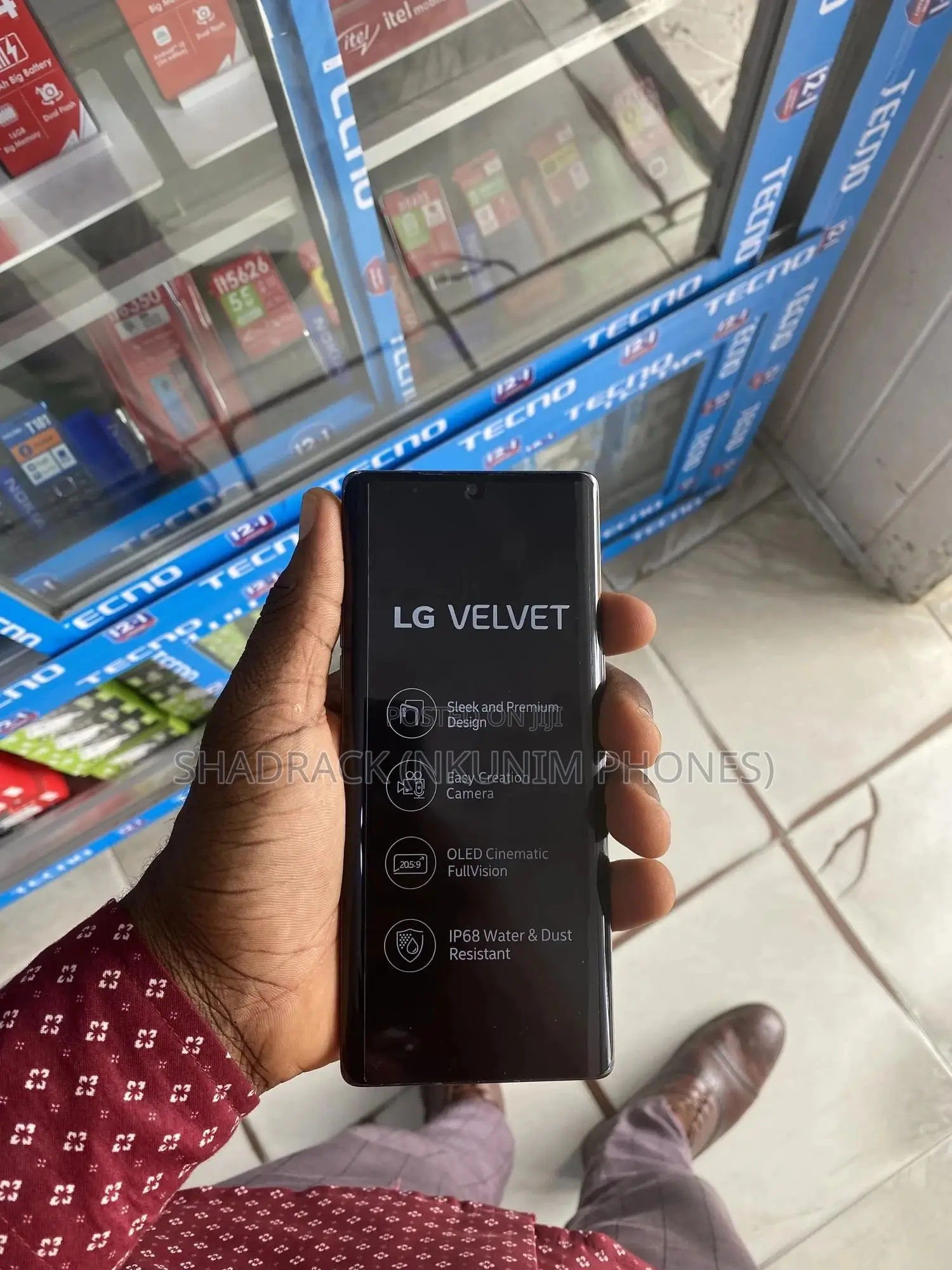 New LG Velvet 128 GB Black
