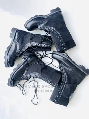 Original Army Strong Safty Boot at Cool Price