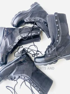 Original Army Strong Safty Boot at Cool Price
