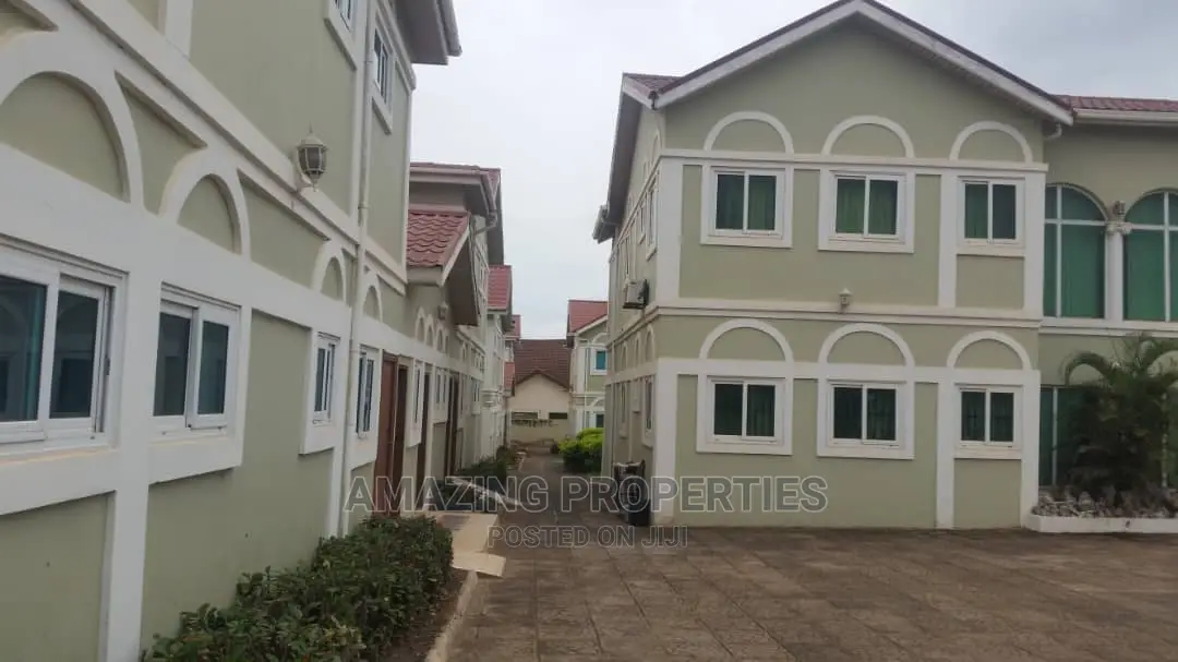 This Hotel 40 Bedroom at Madin