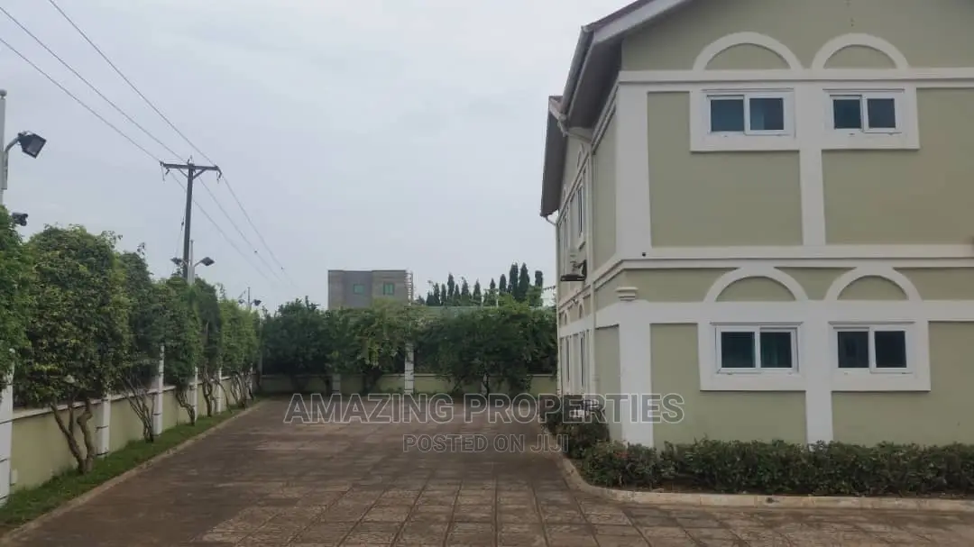 This Hotel 40 Bedroom at Madin