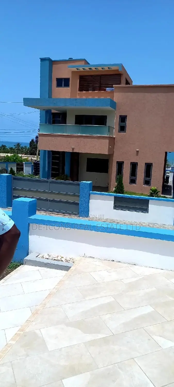 Furnished 4bdrm Duplex in De-Icons Real Estate, Ga South Municipal