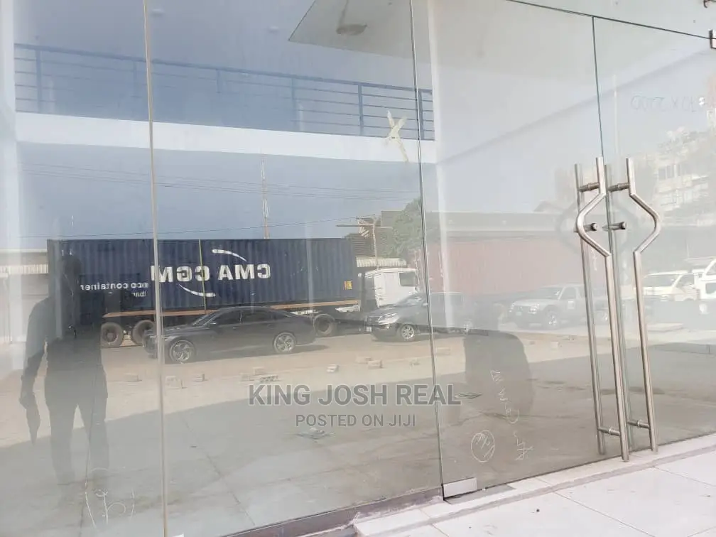 Spacious Showroom or Warehouse for Rent