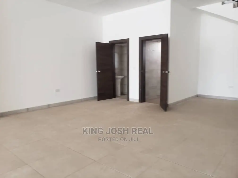 Spacious Showroom or Warehouse for Rent