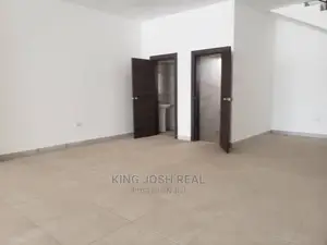 Spacious Showroom or Warehouse for Rent